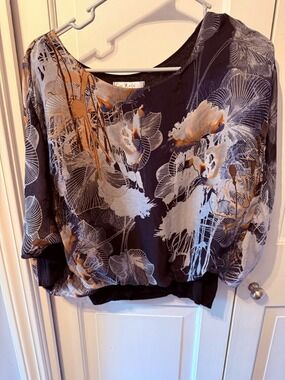 Gigi Moda 100% Silk Dolman Blouse in Black and Gold made in Italy